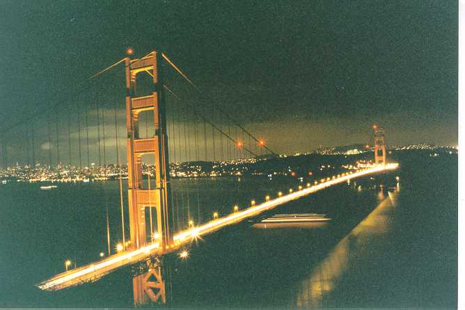 The brethtaking Golden Gate Bridge at Night - San Fransisco