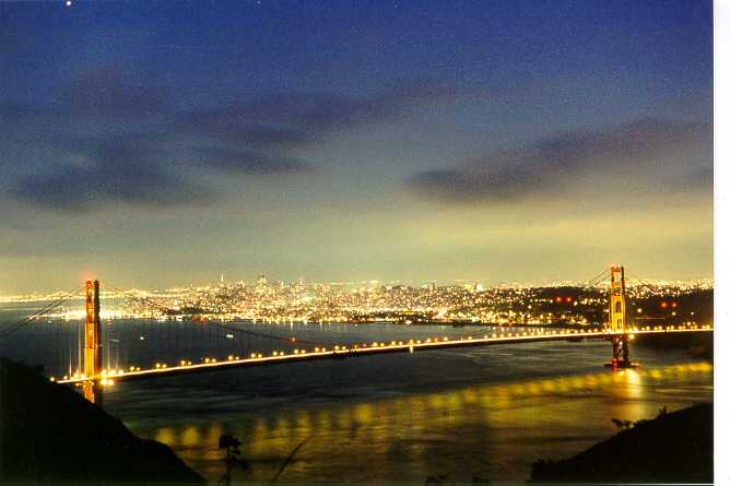 The awsome night view of Golden Gate Bridge - San Fransisco